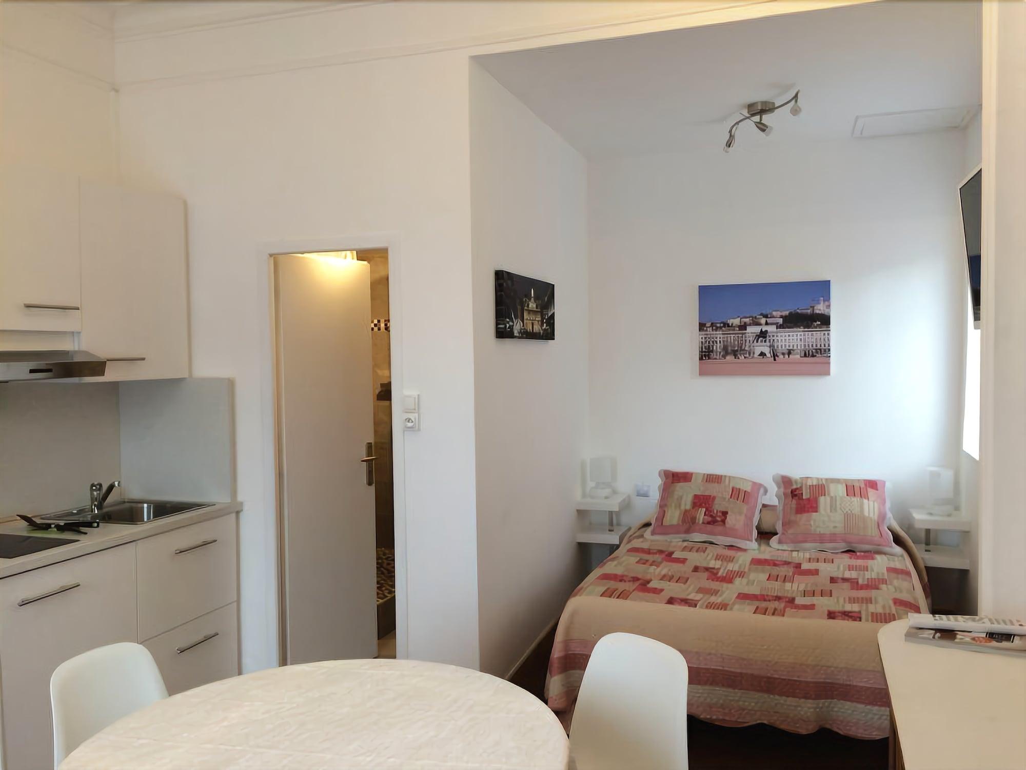 B&B "Clos Feuillat" Лион Экстерьер фото
